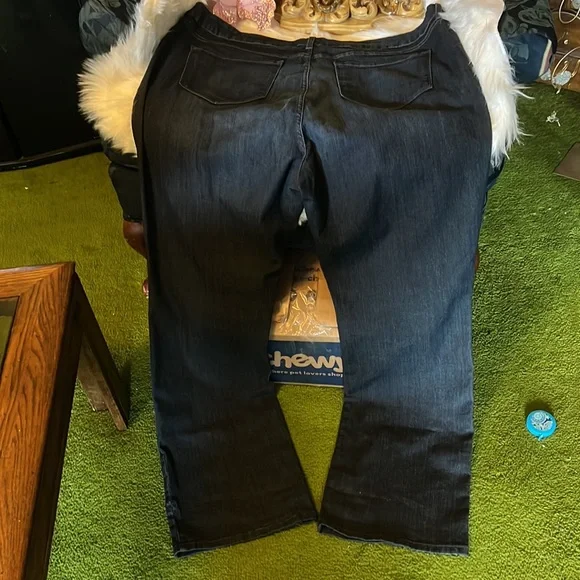 NYDJ *FLAWED* Barbara Bootcut Size 22W. Like New, worn once. *FLAW on left leg* - Picture 7 of 7